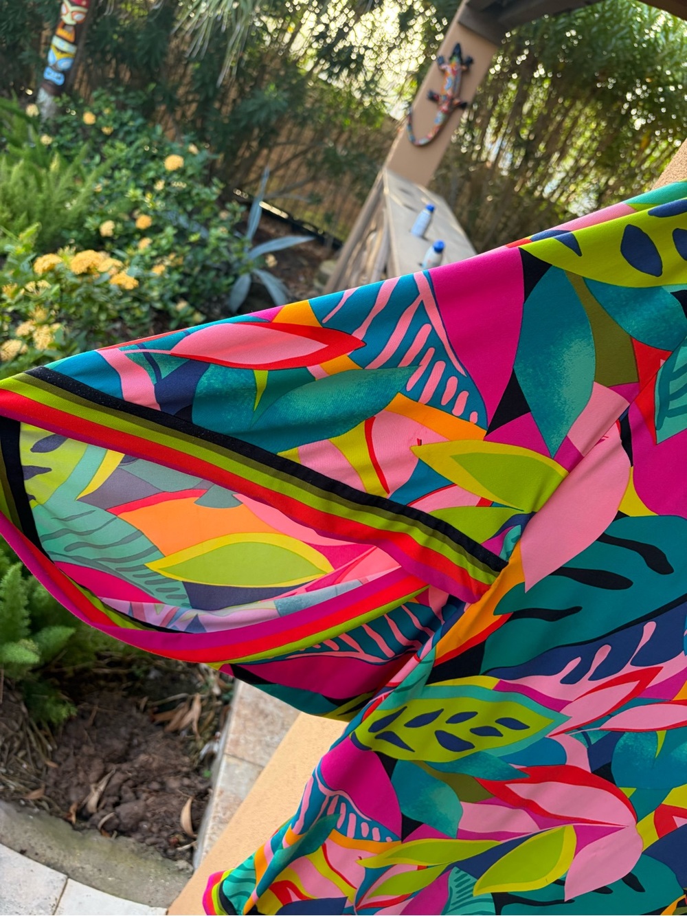 TRINA TURK Beautiful Vibrant Cover Up Dress SZ Large - Picture 2 of 4